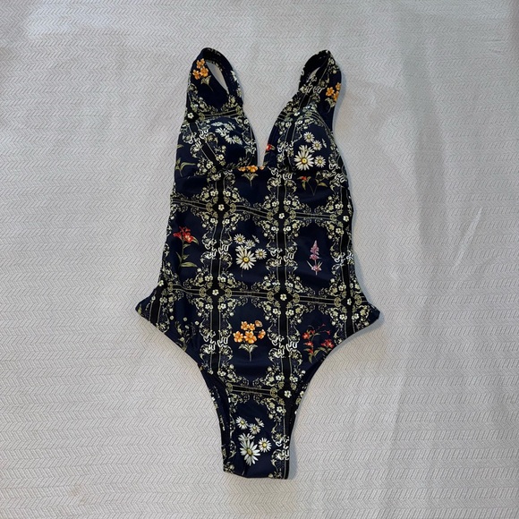 Target x Agua Bendita Navy Floral One Piece Swimsuit XXS NWT - Picture 2 of 3